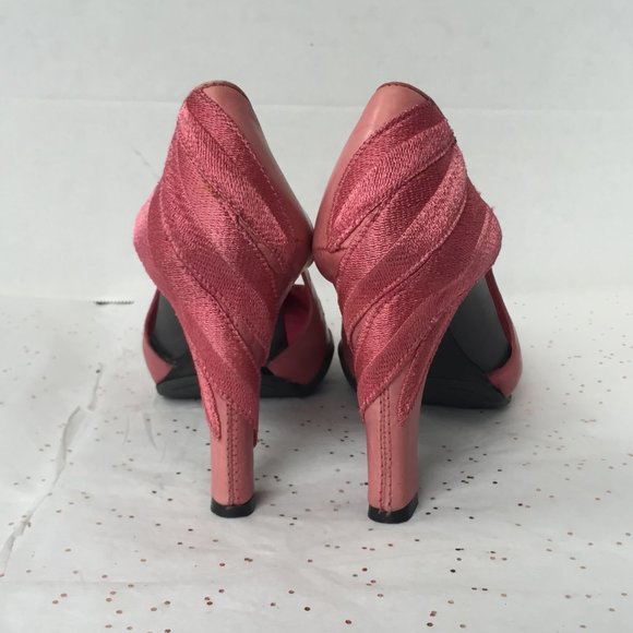 Cole Haan G Series  Barbie Pink Cut out Pump Embroidery  Size 6 Y2K aesthetic - Picture 2 of 7
